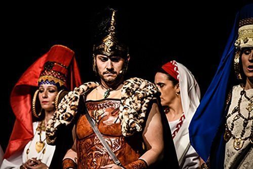 Romanos y cartagineses, moros y cristianos, príncipes y plebeyos… salen de nuevo a la calle a celebrar sus fiestas