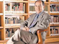 Académico mexicano expone experiencias de diccionario en su país