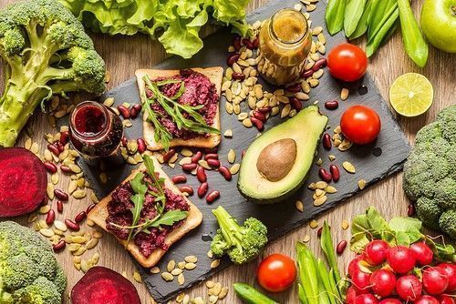 ¿Tienen deficiencias las dietas vegetarianas y veganas?