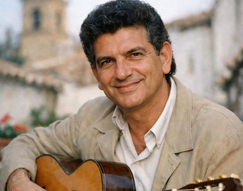 Hace ya 25 años que nos dejó físicamente Carlos Cano aunque para los que lo amamos sigue presente